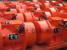 YZS振動電機(jī)：加裝防護(hù)外殼，密封性強(qiáng)不易損壞。