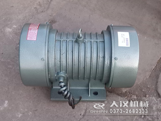 VB振動(dòng)電機(jī)的選型要根據(jù)所匹配產(chǎn)品需要的激振大小，進(jìn)行選擇。
