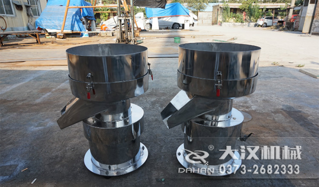 不銹鋼涂料振動篩是一種比較受用戶歡迎的產(chǎn)品之一，主要優(yōu)勢耐酸堿，不生銹，使用壽命長。